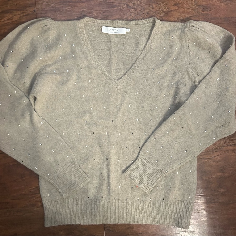 ASTR The Label Women’s Oatmeal V-Neck Sequin Sweater, Size L